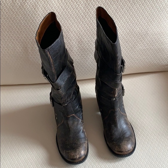 Distressed Boot - Picture 2 of 7